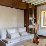 Konukevi Domaine De La Maison 3*