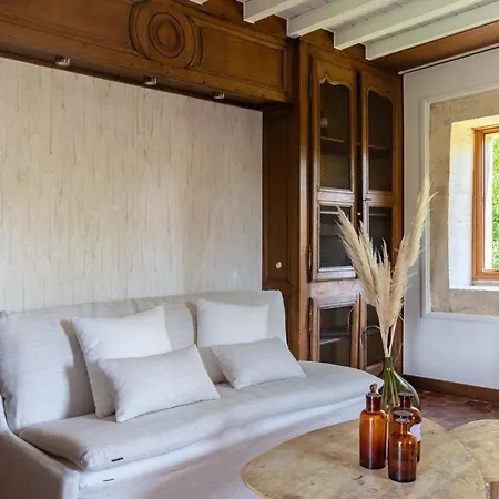 Πανσιόν Domaine De La Maison 3*